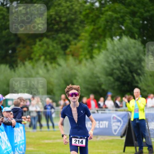 30.08.2026 - Elbe Triathlon Hamburg LAZAROV Photography http://msf.ph/oto/10030549 30.08.2026 10:21:59 Ziel 214 meine-sportfotos.de