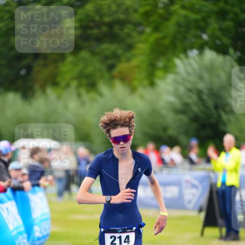 30.08.2026 - Elbe Triathlon Hamburg LAZAROV Photography http://msf.ph/oto/10030554 30.08.2026 10:22:00 Ziel 214 meine-sportfotos.de
