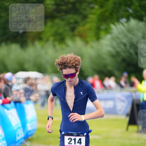 30.08.2026 - Elbe Triathlon Hamburg LAZAROV Photography http://msf.ph/oto/10030556 30.08.2026 10:22:00 Ziel 214 meine-sportfotos.de