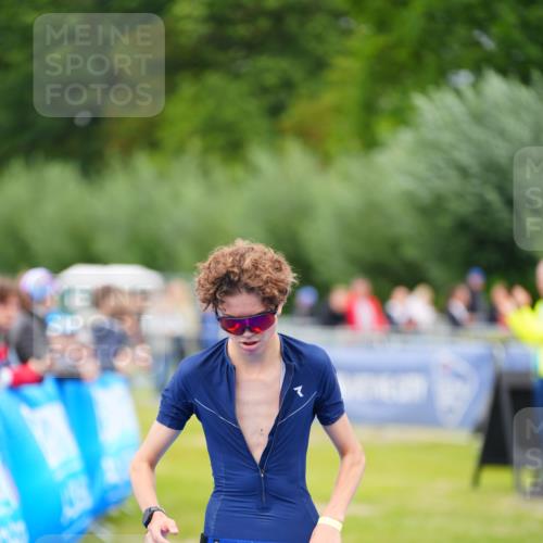 30.08.2026 - Elbe Triathlon Hamburg LAZAROV Photography http://msf.ph/oto/10030557 30.08.2026 10:22:00 Ziel 214 meine-sportfotos.de