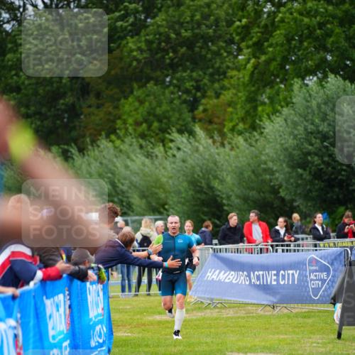 30.08.2026 - Elbe Triathlon Hamburg LAZAROV Photography http://msf.ph/oto/10030559 30.08.2026 10:22:23 Ziel 200 meine-sportfotos.de