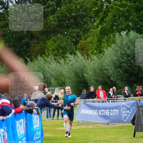 30.08.2026 - Elbe Triathlon Hamburg LAZAROV Photography http://msf.ph/oto/10030560 30.08.2026 10:22:23 Ziel 200 meine-sportfotos.de
