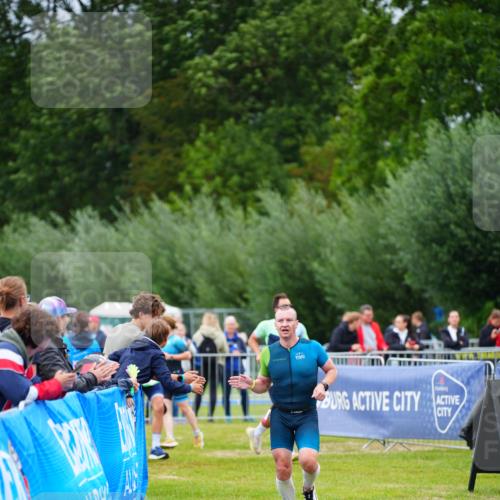 30.08.2026 - Elbe Triathlon Hamburg LAZAROV Photography http://msf.ph/oto/10030561 30.08.2026 10:22:25 Ziel 200 meine-sportfotos.de