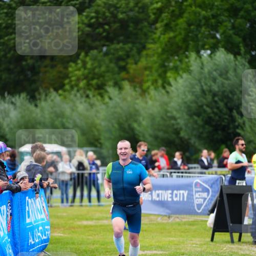 30.08.2026 - Elbe Triathlon Hamburg LAZAROV Photography http://msf.ph/oto/10030563 30.08.2026 10:22:26 Ziel 200 meine-sportfotos.de