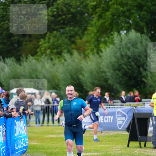 30.08.2026 - Elbe Triathlon Hamburg LAZAROV Photography http://msf.ph/oto/10030564 30.08.2026 10:22:26 Ziel 200 meine-sportfotos.de