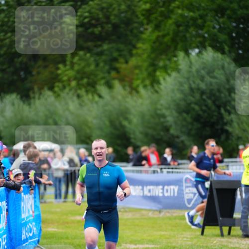 30.08.2026 - Elbe Triathlon Hamburg LAZAROV Photography http://msf.ph/oto/10030565 30.08.2026 10:22:27 Ziel 200 meine-sportfotos.de