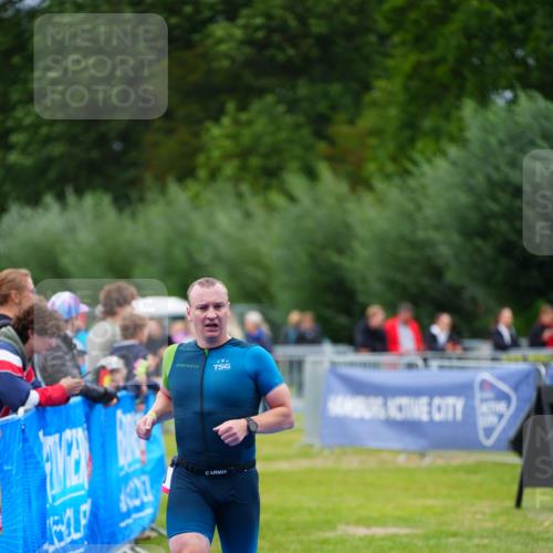 30.08.2026 - Elbe Triathlon Hamburg LAZAROV Photography http://msf.ph/oto/10030567 30.08.2026 10:22:28 Ziel 200 meine-sportfotos.de