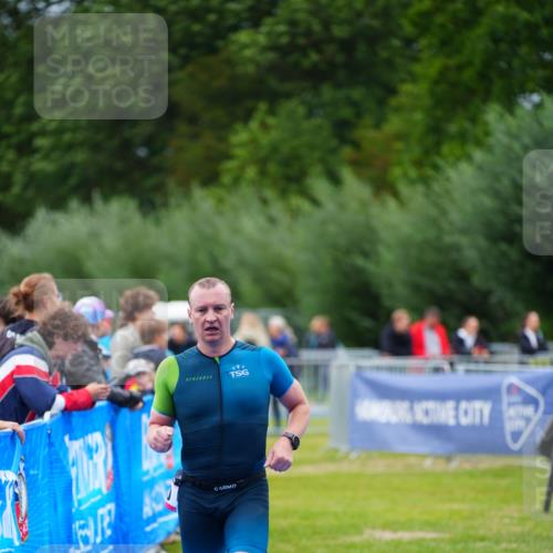 30.08.2026 - Elbe Triathlon Hamburg LAZAROV Photography http://msf.ph/oto/10030568 30.08.2026 10:22:28 Ziel 200 meine-sportfotos.de