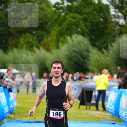 30.08.2026 - Elbe Triathlon Hamburg LAZAROV Photography http://msf.ph/oto/10030573 30.08.2026 10:24:08 Ziel 196 meine-sportfotos.de