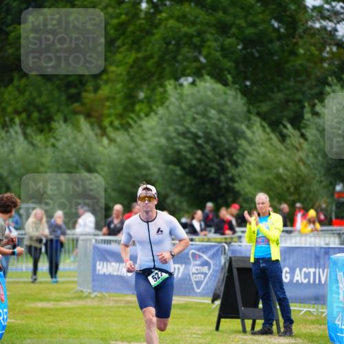30.08.2026 - Elbe Triathlon Hamburg LAZAROV Photography http://msf.ph/oto/10030580 30.08.2026 10:25:01 Ziel 258, 527 meine-sportfotos.de