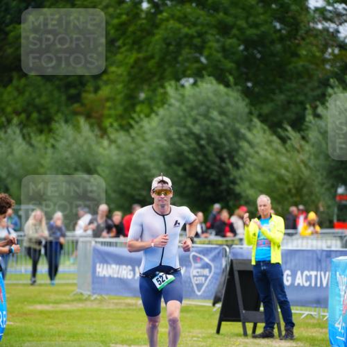30.08.2026 - Elbe Triathlon Hamburg LAZAROV Photography http://msf.ph/oto/10030581 30.08.2026 10:25:01 Ziel 258, 527 meine-sportfotos.de