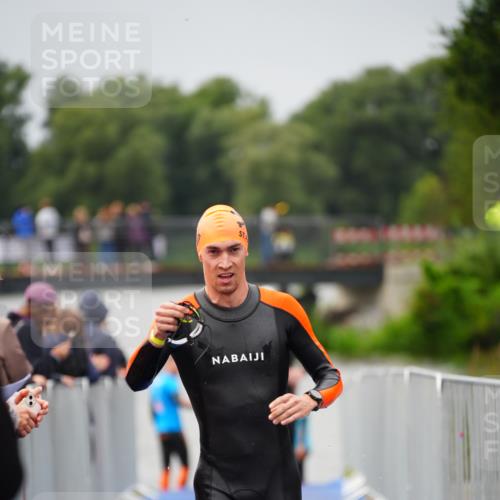 30.08.2026 - Elbe Triathlon Hamburg LAZAROV Photography http://msf.ph/oto/10030996 30.08.2026 08:32:21 Schwimmen 196, 231 meine-sportfotos.de