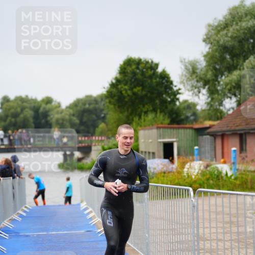 30.08.2026 - Elbe Triathlon Hamburg LAZAROV Photography http://msf.ph/oto/10031016 30.08.2026 08:32:26 Schwimmen 196, 220, 231 meine-sportfotos.de