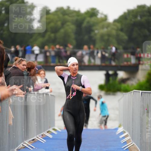 30.08.2026 - Elbe Triathlon Hamburg LAZAROV Photography http://msf.ph/oto/10031094 30.08.2026 08:34:59 Schwimmen 309, 368 meine-sportfotos.de