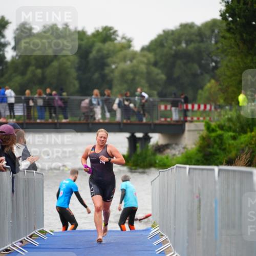 30.08.2026 - Elbe Triathlon Hamburg LAZAROV Photography http://msf.ph/oto/10031136 30.08.2026 08:35:11 Schwimmen 322, 368 meine-sportfotos.de
