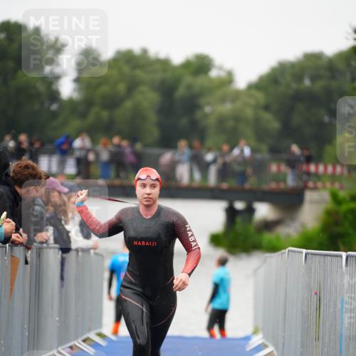 30.08.2026 - Elbe Triathlon Hamburg LAZAROV Photography http://msf.ph/oto/10031177 30.08.2026 08:35:25 Schwimmen 334, 357 meine-sportfotos.de