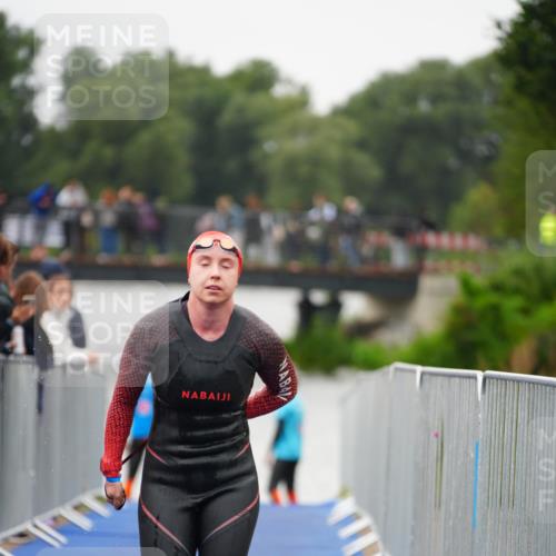30.08.2026 - Elbe Triathlon Hamburg LAZAROV Photography http://msf.ph/oto/10031188 30.08.2026 08:35:26 Schwimmen 334, 357 meine-sportfotos.de