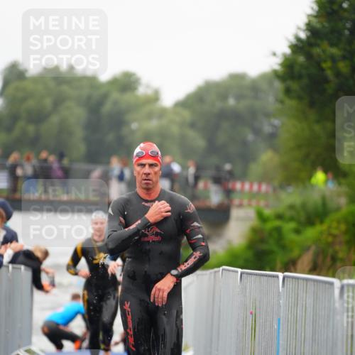 30.08.2026 - Elbe Triathlon Hamburg LAZAROV Photography http://msf.ph/oto/10031234 30.08.2026 08:36:01 Schwimmen 254, 280, 312, 356 meine-sportfotos.de