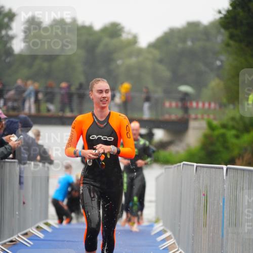 30.08.2026 - Elbe Triathlon Hamburg LAZAROV Photography http://msf.ph/oto/10031363 30.08.2026 08:36:34 Schwimmen 294, 360, 388 meine-sportfotos.de