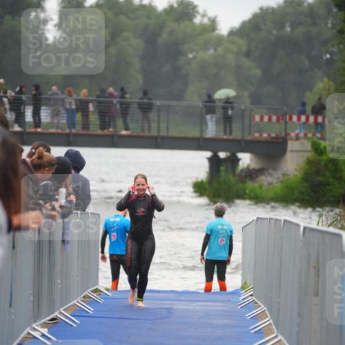 30.08.2026 - Elbe Triathlon Hamburg LAZAROV Photography http://msf.ph/oto/10031552 30.08.2026 08:37:28 Schwimmen 313, 361 meine-sportfotos.de
