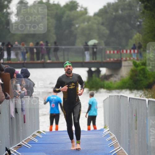 30.08.2026 - Elbe Triathlon Hamburg LAZAROV Photography http://msf.ph/oto/10031647 30.08.2026 08:37:44 Schwimmen 295, 361 meine-sportfotos.de