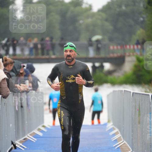 30.08.2026 - Elbe Triathlon Hamburg LAZAROV Photography http://msf.ph/oto/10031657 30.08.2026 08:37:46 Schwimmen 295, 361 meine-sportfotos.de