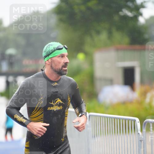 30.08.2026 - Elbe Triathlon Hamburg LAZAROV Photography http://msf.ph/oto/10031669 30.08.2026 08:37:48 Schwimmen 295, 361 meine-sportfotos.de
