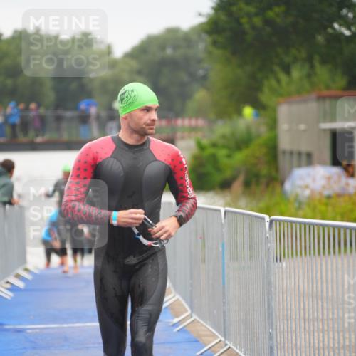 30.08.2026 - Elbe Triathlon Hamburg LAZAROV Photography http://msf.ph/oto/10031877 30.08.2026 08:39:10 Schwimmen 251, 255, 275, 284, 353 meine-sportfotos.de
