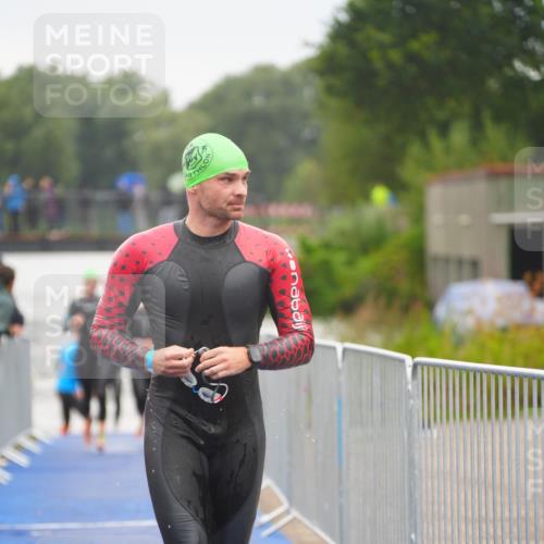 30.08.2026 - Elbe Triathlon Hamburg LAZAROV Photography http://msf.ph/oto/10031879 30.08.2026 08:39:10 Schwimmen 251, 255, 275, 284, 353 meine-sportfotos.de