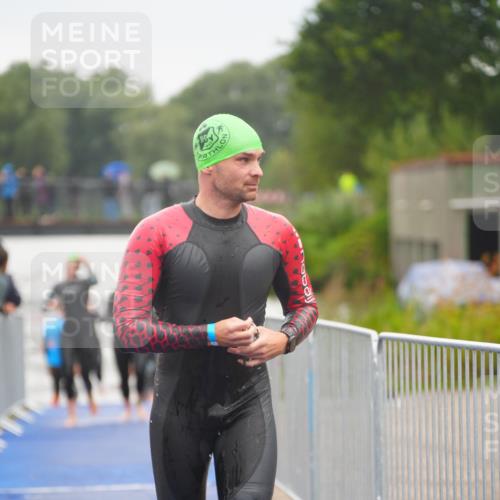 30.08.2026 - Elbe Triathlon Hamburg LAZAROV Photography http://msf.ph/oto/10031882 30.08.2026 08:39:11 Schwimmen 251, 255, 275, 284, 351 meine-sportfotos.de