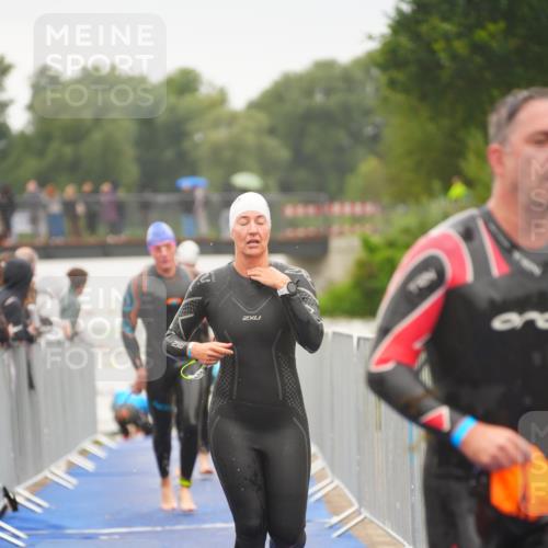 30.08.2026 - Elbe Triathlon Hamburg LAZAROV Photography http://msf.ph/oto/10031958 30.08.2026 08:39:33 Schwimmen 263, 270, 285, 297, 347, 389, 411 meine-sportfotos.de