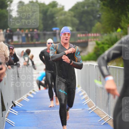 30.08.2026 - Elbe Triathlon Hamburg LAZAROV Photography http://msf.ph/oto/10031966 30.08.2026 08:39:34 Schwimmen 263, 270, 285, 297, 347, 380, 389, 411 meine-sportfotos.de