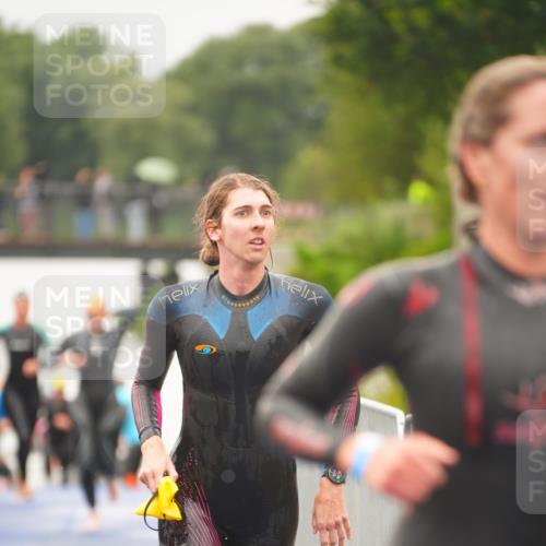 30.08.2026 - Elbe Triathlon Hamburg LAZAROV Photography http://msf.ph/oto/10032227 30.08.2026 08:41:05 Schwimmen 271, 281, 299, 301, 302, 321, 327, 340, 369, 386, 393 meine-sportfotos.de
