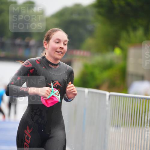 30.08.2026 - Elbe Triathlon Hamburg LAZAROV Photography http://msf.ph/oto/10032478 30.08.2026 08:42:22 Schwimmen 358 meine-sportfotos.de
