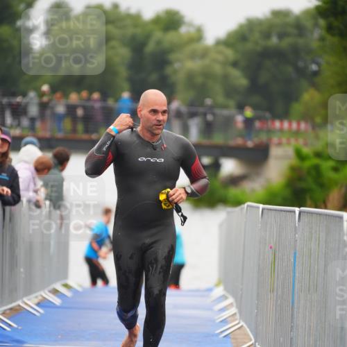 30.08.2026 - Elbe Triathlon Hamburg LAZAROV Photography http://msf.ph/oto/10032512 30.08.2026 08:42:42 Schwimmen 293, 385 meine-sportfotos.de