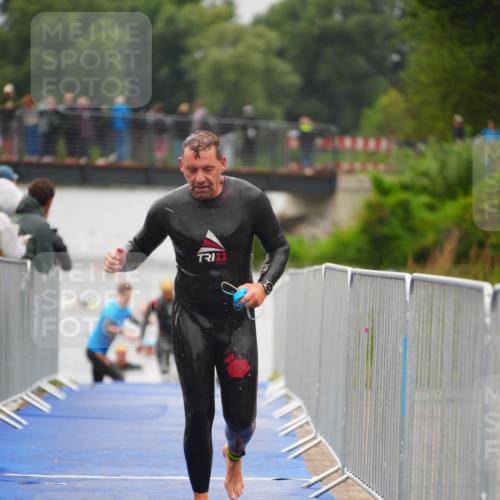 30.08.2026 - Elbe Triathlon Hamburg LAZAROV Photography http://msf.ph/oto/10032531 30.08.2026 08:42:53 Schwimmen 289, 293 meine-sportfotos.de