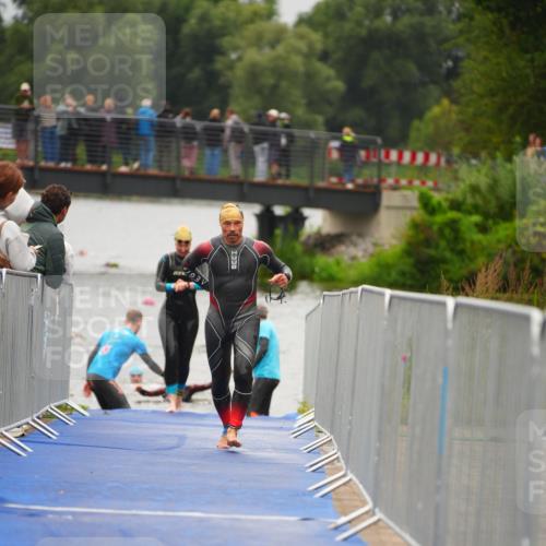 30.08.2026 - Elbe Triathlon Hamburg LAZAROV Photography http://msf.ph/oto/10032541 30.08.2026 08:42:59 Schwimmen 249, 289 meine-sportfotos.de