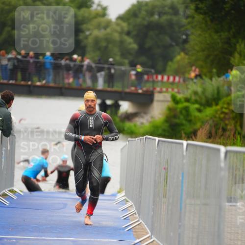 30.08.2026 - Elbe Triathlon Hamburg LAZAROV Photography http://msf.ph/oto/10032544 30.08.2026 08:43:01 Schwimmen 249, 289 meine-sportfotos.de