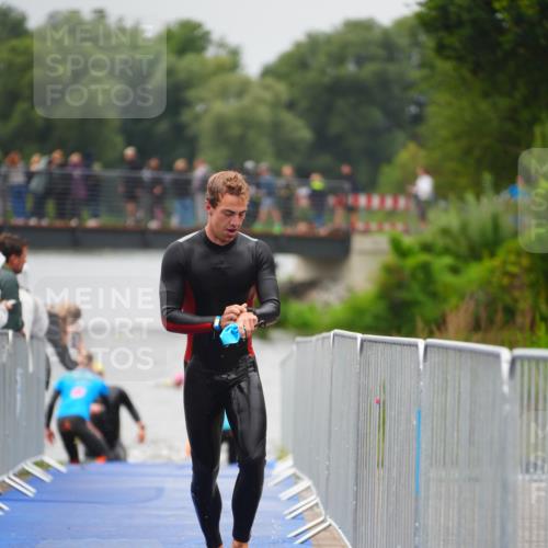 30.08.2026 - Elbe Triathlon Hamburg LAZAROV Photography http://msf.ph/oto/10032596 30.08.2026 08:43:14 Schwimmen 249, 267, 352, 362 meine-sportfotos.de