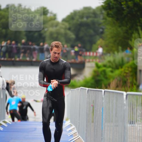 30.08.2026 - Elbe Triathlon Hamburg LAZAROV Photography http://msf.ph/oto/10032599 30.08.2026 08:43:14 Schwimmen 249, 267, 352, 362 meine-sportfotos.de