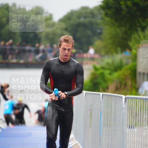 30.08.2026 - Elbe Triathlon Hamburg LAZAROV Photography http://msf.ph/oto/10032601 30.08.2026 08:43:15 Schwimmen 249, 267, 352, 362 meine-sportfotos.de