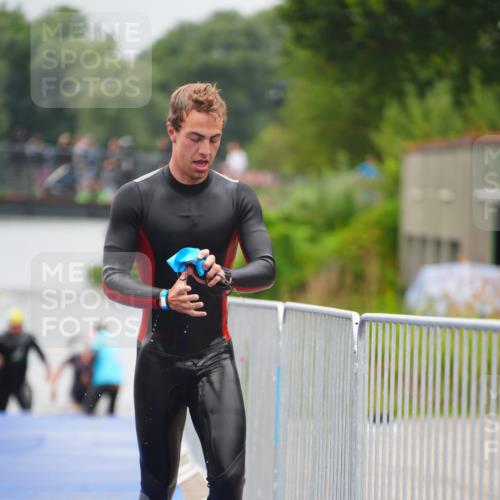 30.08.2026 - Elbe Triathlon Hamburg LAZAROV Photography http://msf.ph/oto/10032604 30.08.2026 08:43:15 Schwimmen 249, 267, 352, 362 meine-sportfotos.de