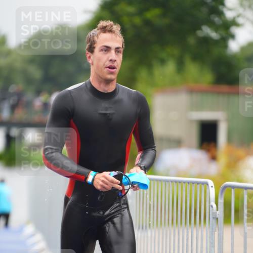 30.08.2026 - Elbe Triathlon Hamburg LAZAROV Photography http://msf.ph/oto/10032609 30.08.2026 08:43:16 Schwimmen 249, 267, 352, 362 meine-sportfotos.de
