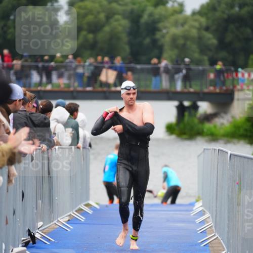 30.08.2026 - Elbe Triathlon Hamburg LAZAROV Photography http://msf.ph/oto/10032700 30.08.2026 08:44:06 Schwimmen 303, 445 meine-sportfotos.de