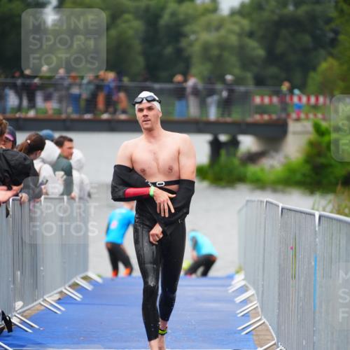 30.08.2026 - Elbe Triathlon Hamburg LAZAROV Photography http://msf.ph/oto/10032706 30.08.2026 08:44:07 Schwimmen 445 meine-sportfotos.de