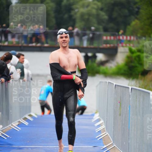 30.08.2026 - Elbe Triathlon Hamburg LAZAROV Photography http://msf.ph/oto/10032709 30.08.2026 08:44:07 Schwimmen 445 meine-sportfotos.de