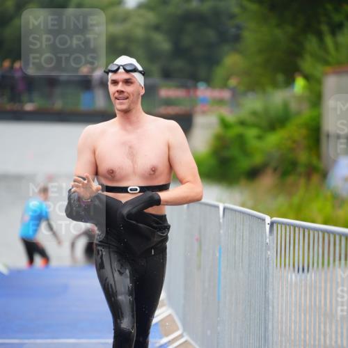 30.08.2026 - Elbe Triathlon Hamburg LAZAROV Photography http://msf.ph/oto/10032717 30.08.2026 08:44:08 Schwimmen 445 meine-sportfotos.de