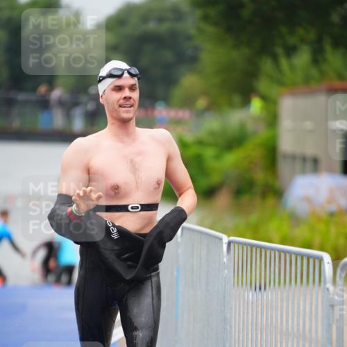 30.08.2026 - Elbe Triathlon Hamburg LAZAROV Photography http://msf.ph/oto/10032720 30.08.2026 08:44:08 Schwimmen 445 meine-sportfotos.de
