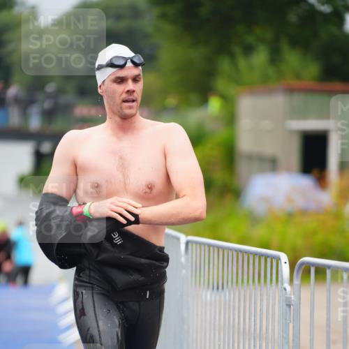 30.08.2026 - Elbe Triathlon Hamburg LAZAROV Photography http://msf.ph/oto/10032722 30.08.2026 08:44:09 Schwimmen 445 meine-sportfotos.de