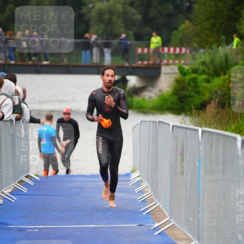 30.08.2026 - Elbe Triathlon Hamburg LAZAROV Photography http://msf.ph/oto/10032741 30.08.2026 08:45:06 Schwimmen 320 meine-sportfotos.de